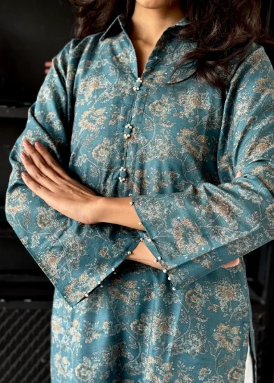 Modern Teal Garden-Print Tunic with Decorative Pearl Buttons